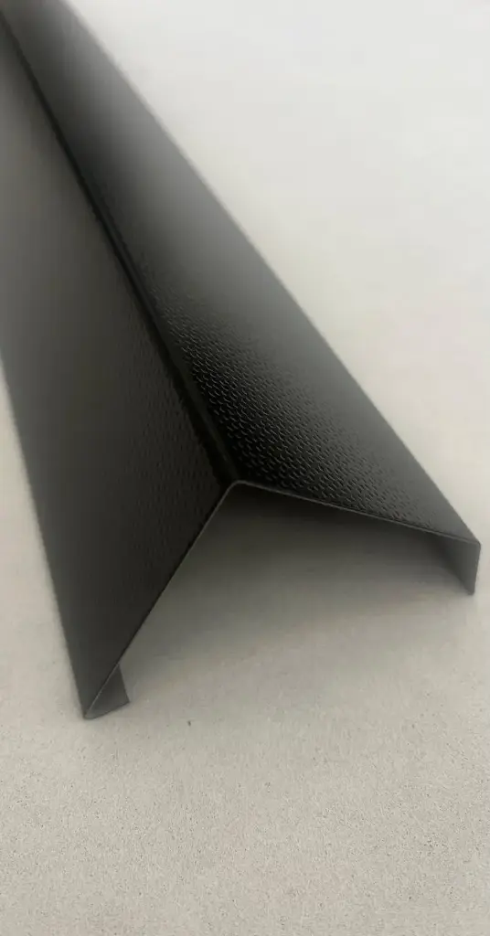 Dakkap 65x65x3000mm zwart