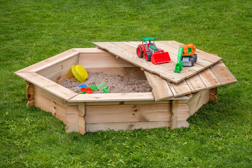 [HK001863] Zandbak Zeskant met deksel L175 x B175 x H30 cm