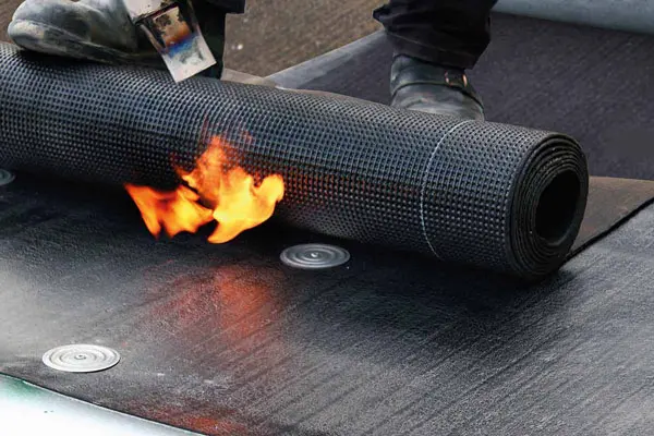 [HK000668] Onderlaag bitumen P60 15x1m¹ (per rol)